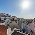 Stunning View Alfama Duplex By Lovelystay ליסבון